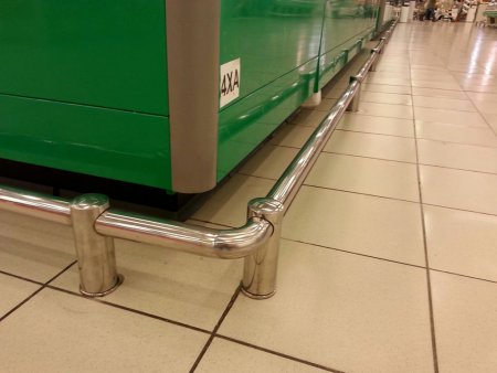 Отбойник из нержавейки.